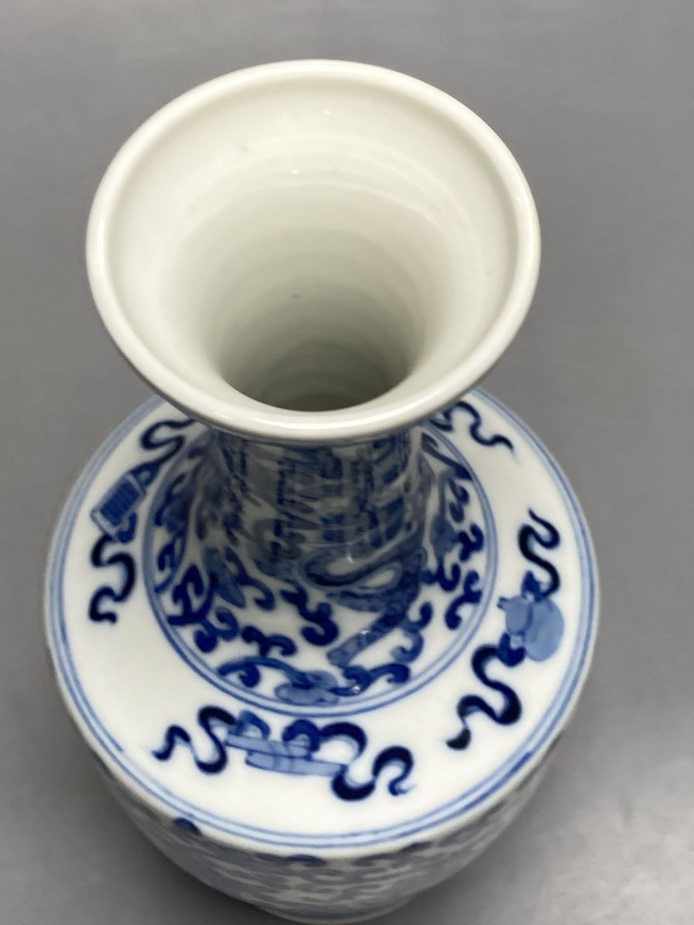 A Chinese blue and white dragon design vase, height 25cm